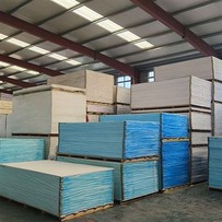 Plošča iz PVC pene visokega sijaja za eleganten zaključek